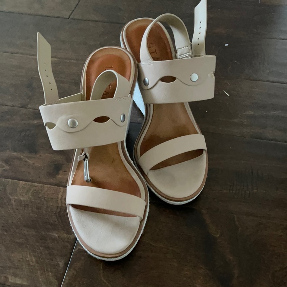 Cute tan/brown wedges
